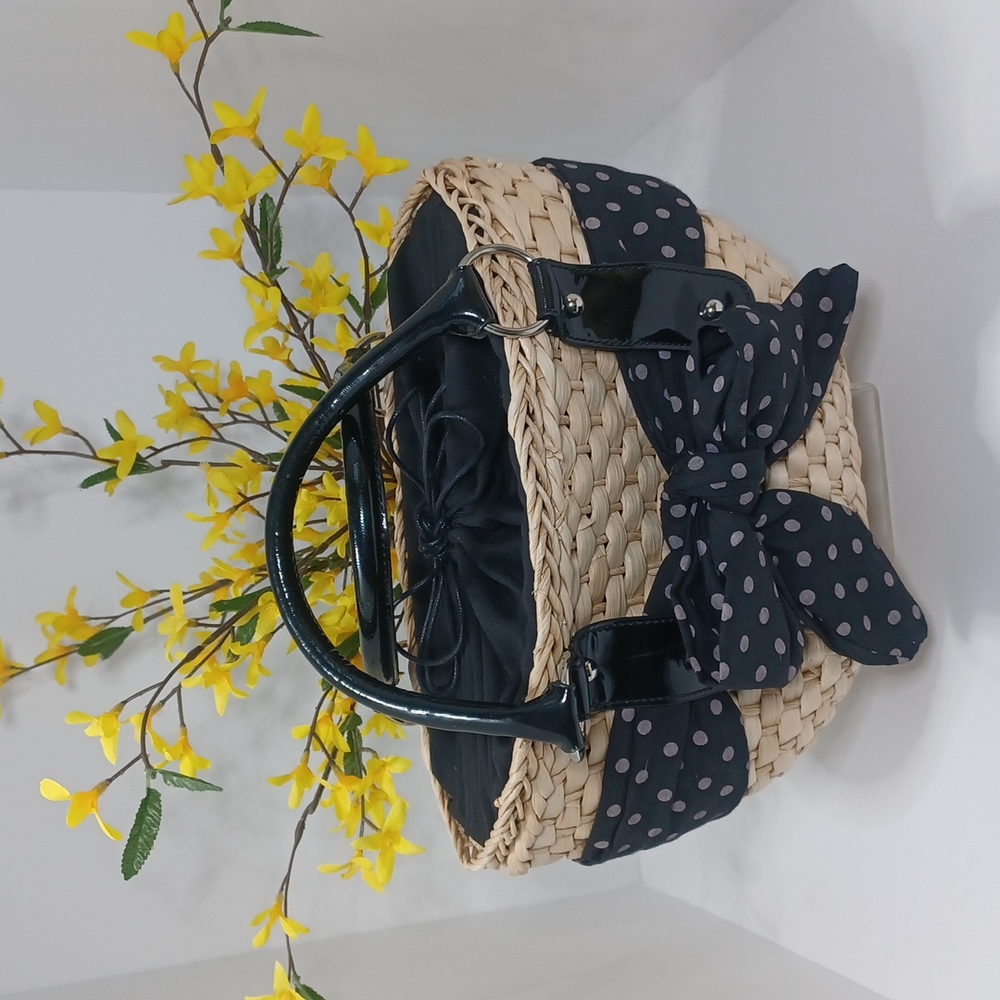 Ladies Spring/ Summer straw polks dot bow handbag, vegan patent blk handles LNWT
